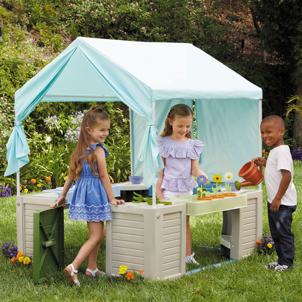 Little Tikes Backyard Bungalow Outdoor Playhouse