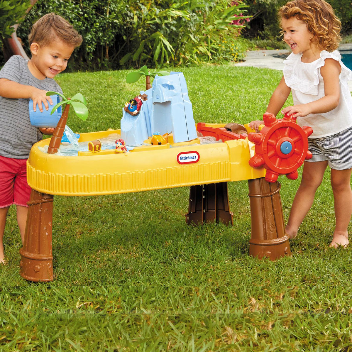 Little Tikes Island Wavemaker Water Table